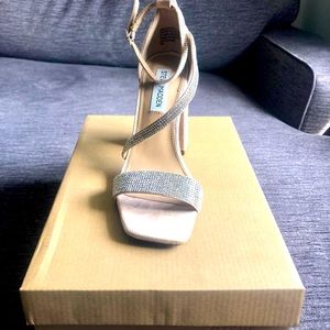 Size 6.5 Nude Steve Madden Strappy Heel